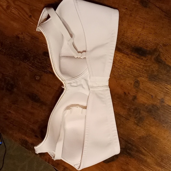Like New White Vanity Fair 40D Lightly padded Wirefree Bra - Picture 6 of 10